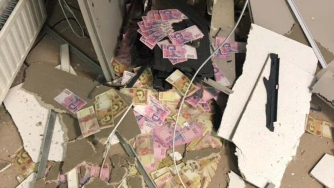 На Дніпропетровщині цієї ночі невідомі підірвали банкомат