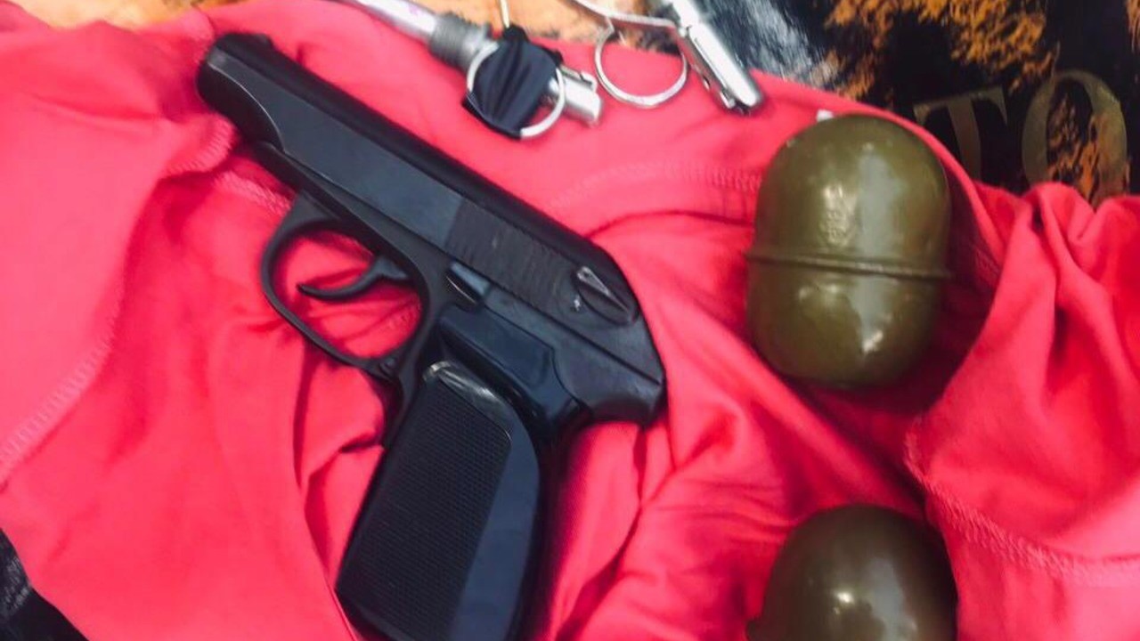 Дніпро: Поліція заявляє про вилучення у перехожого пістолета та двох гранат