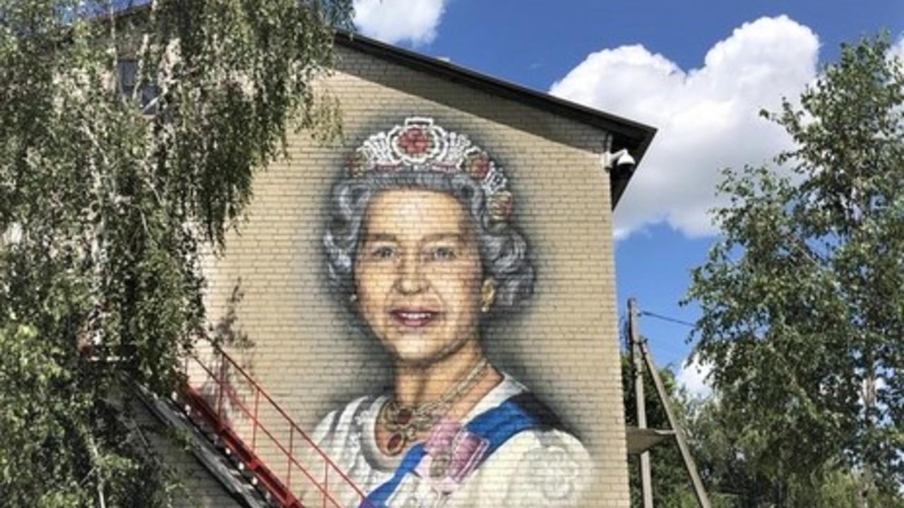 На Дніпропетровщині створили перший в Україні мурал із зображенням британської королеви 