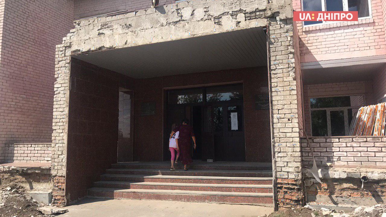 330 школярів Васильківського району не зможуть навчатися у своїй школі через незавершений ремонт (ФОТО, ВІДЕО)
