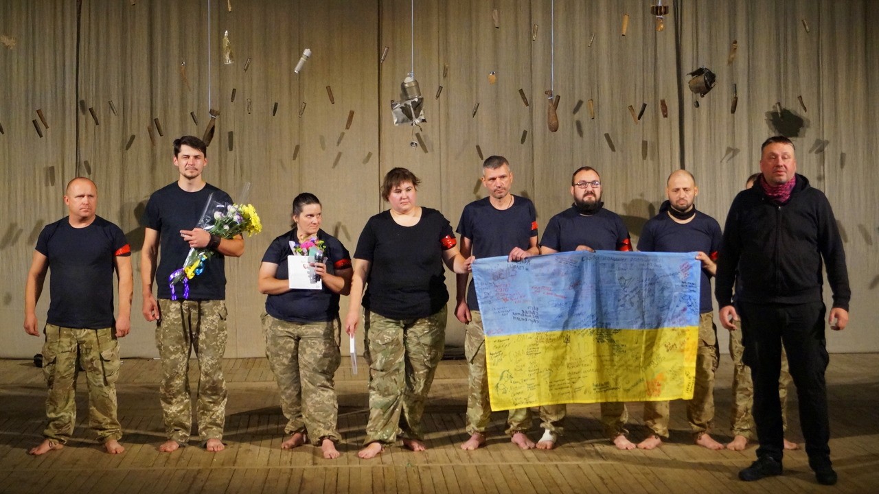 У Дніпрі ветерани бойових дій на Донбасі зіграли документальну виставу «Голоси» (ФОТО)