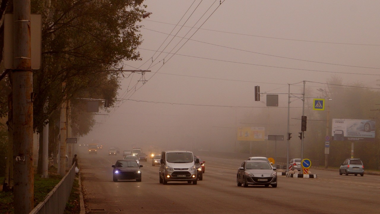 Метеорологи попереджають про туман і погану видимість на дорогах Дніпра та області