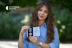 Журналістка Суспільне Дніпро Поліна Паламарчук отримала нагороду від Національної гвардії України 